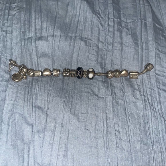 Pandora bracelet with charms - Picture 2 of 3